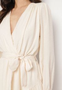 Born2be - Beżowa Sukienka Pronynome. Kolor: beżowy. Materiał: guma, tkanina. Wzór: aplikacja. Typ sukienki: kopertowe. Długość: mini #4