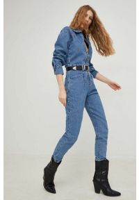 Answear Lab kombinezon jeansowy X kolekcja limitowana SISTERHOOD kolor niebieski z kołnierzykiemm. Okazja: na co dzień. Kolor: niebieski. Materiał: jeans. Styl: wakacyjny #6