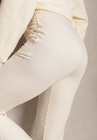 Renee - Jasnobeżowe Spodnie Dresowe z Bawełny High Waist Dopasowane Trudia. Okazja: do domu. Stan: podwyższony. Kolor: beżowy. Materiał: bawełna, dresówka. Styl: elegancki