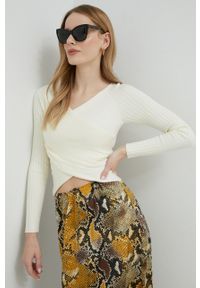 Guess sweter damski kolor beżowy lekki. Kolor: beżowy. Materiał: włókno, dzianina. Długość rękawa: raglanowy rękaw. Wzór: gładki