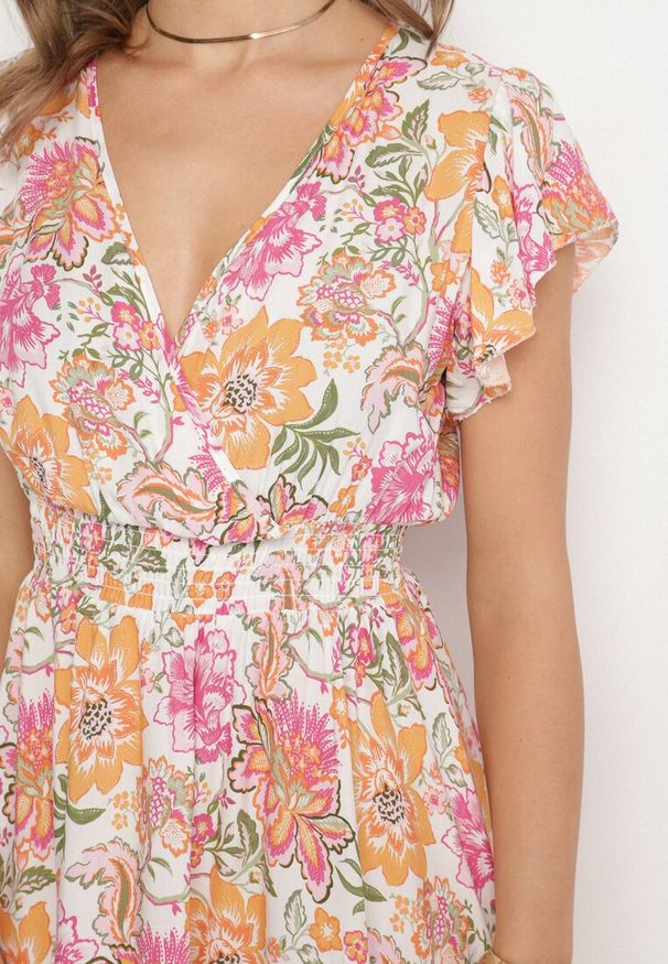 Born2be - Pomarańczowa Bawełniana Sukienka w Kwiaty z Kopertowym Dekoltem Rozkloszowana Jenovienna. Okazja: na co dzień. Typ kołnierza: dekolt kopertowy. Kolor: pomarańczowy. Materiał: bawełna. Wzór: kwiaty. Typ sukienki: kopertowe. Styl: elegancki, casual