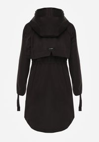 Renee - Czarna Kurtka Przejściowa Typu Parka z Odpinanym Kapturem Ozdobiona Sznurkami Fallaiah. Okazja: na co dzień. Kolor: czarny. Materiał: skóra. Wzór: aplikacja. Styl: casual #2