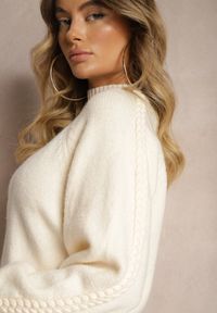 Renee - Jasnobeżowy Sweter z Wiskozą i Splotem w Stylu Warkocz z Półgolfem Sinithia. Kolor: beżowy. Materiał: wiskoza. Wzór: ze splotem. Sezon: zima #3