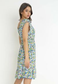 Born2be - Zielono-Granatowa Sukienka Mini z Gumką w Pasie i Falbankami z Bawełny Shelbin. Typ kołnierza: kołnierz z falbankami. Kolor: zielony. Materiał: bawełna. Długość: mini #4