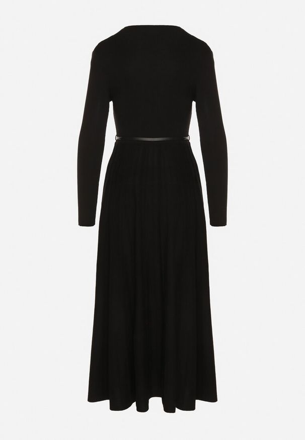 Born2be - Czarna Rozkloszowana Sukienka z Dzianiny z Wiskozą z Długim Rękawem i Paskiem Tusmina. Okazja: na co dzień. Kolor: czarny. Materiał: wiskoza, dzianina. Długość rękawa: długi rękaw. Styl: klasyczny, casual, elegancki