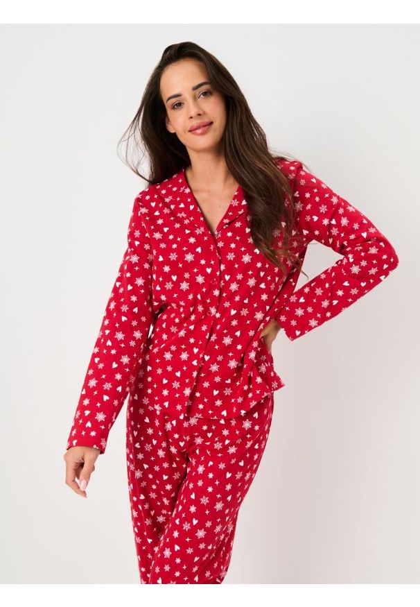 Sinsay - Świąteczna piżama dwuczęściowa z nadrukiem serc i śnieżynek - czerwony. Kolor: czerwony. Wzór: nadruk