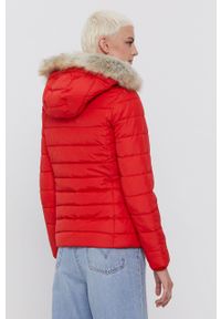 Tommy Jeans Kurtka DW0DW09062.4890 damska kolor czerwony zimowa. Okazja: na co dzień. Kolor: czerwony. Materiał: tkanina, futro, puch. Wzór: gładki. Sezon: zima. Styl: casual #4