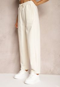 Renee - Jasnobeżowe Dresowe Spodnie High Waist z Gumką w Talii Dimlara. Okazja: na co dzień. Stan: podwyższony. Kolor: beżowy. Materiał: dresówka. Styl: elegancki, casual #5