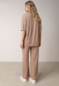 Born2be - Beżowy Komplet Oversize z Cyrkoniami T-shirt i Spodnie Arnatea. Kolor: beżowy. Wzór: aplikacja #7