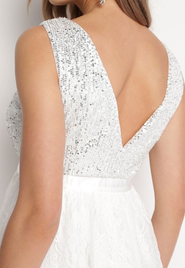 Born2be - Biała Rozkloszowana Sukienka Mini z Tiulowym Dołem i Cekinami Uriella. Kolor: biały. Materiał: tiul. Wzór: koronka. Długość: mini