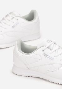 Born2be - Białe Buty Sportowe Sportowe Ocearos. Kolor: biały. Materiał: materiał, syntetyk. Szerokość cholewki: normalna. Wzór: aplikacja, napisy #2