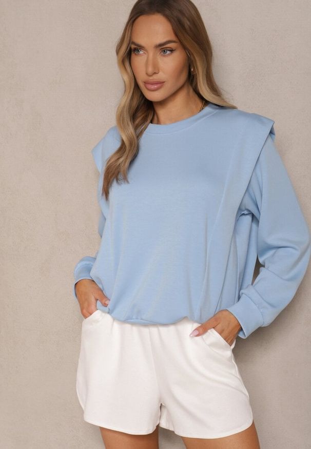 Renee - Jasnoniebieska Bluza z Wiskozą z Szerokimi Ramionami Alioris. Okazja: na co dzień. Kolor: niebieski. Materiał: wiskoza. Styl: casual, elegancki