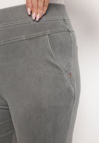 Born2be - Szare Spodnie Jegginsy z Gumką w Talii Elasande. Kolekcja: plus size. Kolor: szary. Materiał: jeans