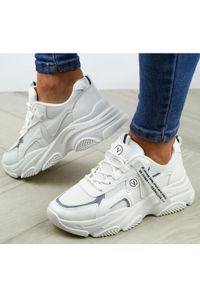 Białe buty damskie sportowe Vinceza 13584. Kolor: biały. Materiał: tkanina, skóra