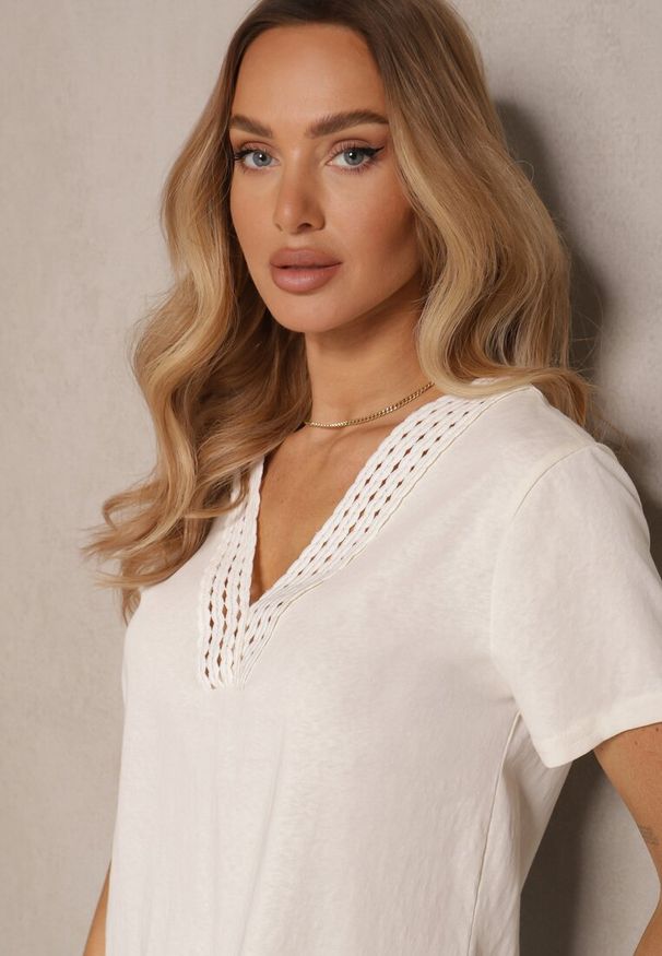 Renee - Beżowy Bawełniany T-shirt z Wiskozą i Ażurowym Wzorem Fenirea. Okazja: na co dzień. Kolor: beżowy. Materiał: bawełna, wiskoza. Wzór: ażurowy. Styl: casual, elegancki