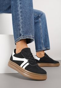 Born2be - Czarne Sneakersy w Stylu Tenisówek z Paskami Wiatalle. Okazja: na co dzień, na spacer. Zapięcie: pasek. Kolor: czarny. Materiał: jeans. Sport: turystyka piesza