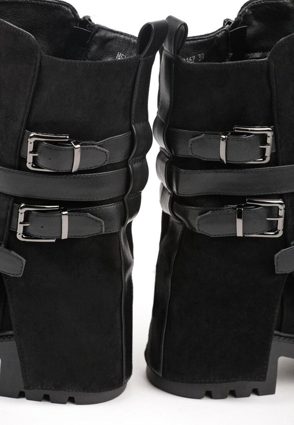 Born2be - Czarne Botki Typu Bikery z Wywiniętą Cholewką z Klamrami Selora. Okazja: na co dzień, do pracy, na spotkanie biznesowe. Zapięcie: klamry. Kolor: czarny. Materiał: jeans. Szerokość cholewki: normalna. Styl: casual, biznesowy, elegancki