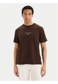 Calvin Klein Jeans T-Shirt LV04RB824G Brązowy ciemny Regular Fit. Kolor: brązowy. Materiał: bawełna #1