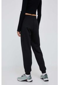 Calvin Klein Jeans spodnie dresowe kolor czarny gładkie. Kolor: czarny. Materiał: dresówka. Wzór: gładki #3