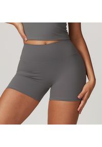Intica - Krótkie legginsy sportowe z wysokim stanem i oddychającym materiałem Betsi. Stan: podwyższony. Kolor: szary. Materiał: materiał. Długość: krótkie. Sport: fitness