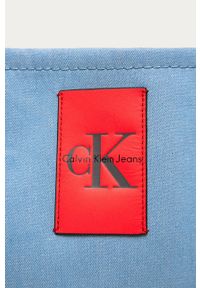 Calvin Klein Jeans - Torebka. Kolor: niebieski. Wzór: aplikacja. Dodatki: z aplikacjami. Rozmiar: duże. Rodzaj torebki: na ramię #3