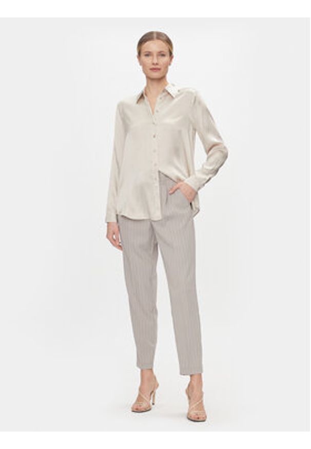 Vero Moda Chinosy Wendy 10301440 Szary Tapered Fit. Kolor: szary. Materiał: syntetyk