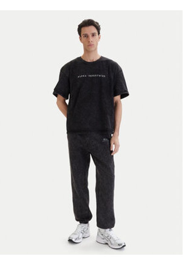 Alpha Industries Spodnie dresowe Vintage Basic 258361 Czarny Regular Fit. Kolor: czarny. Materiał: bawełna