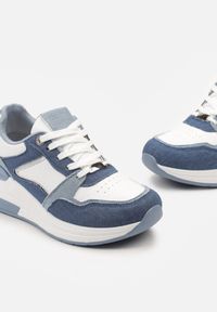Born2be - Biało-Niebieskie Sneakersy z Materiałowymi Wstawkami i Niskim Koturnem Zireael. Nosek buta: okrągły. Zapięcie: sznurówki. Kolor: niebieski. Materiał: materiał. Obcas: na koturnie. Wysokość obcasa: średni #6