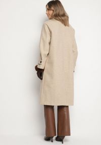 Born2be - Beżowy Dwurzędowy Płaszcz Oversize z Wełny i Wiskozy w Eleganckim Stylu Tiliavia. Okazja: na co dzień. Typ kołnierza: golf. Kolor: beżowy. Materiał: wełna, wiskoza. Wzór: aplikacja. Styl: elegancki