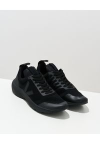 VEJA - Czarne sneakersy Runner VKnit Veja x Rick Owens. Kolor: czarny. Materiał: materiał, guma. Wzór: aplikacja