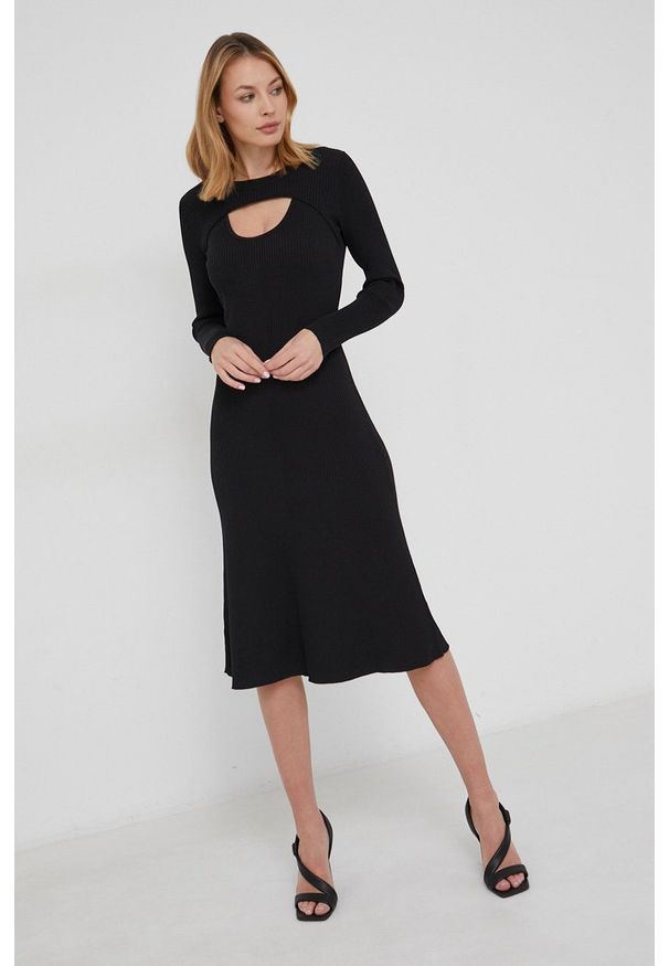 Pinko Sukienka kolor czarny mini rozkloszowana. Kolor: czarny. Materiał: dzianina. Długość rękawa: długi rękaw. Wzór: gładki. Typ sukienki: rozkloszowane. Długość: mini