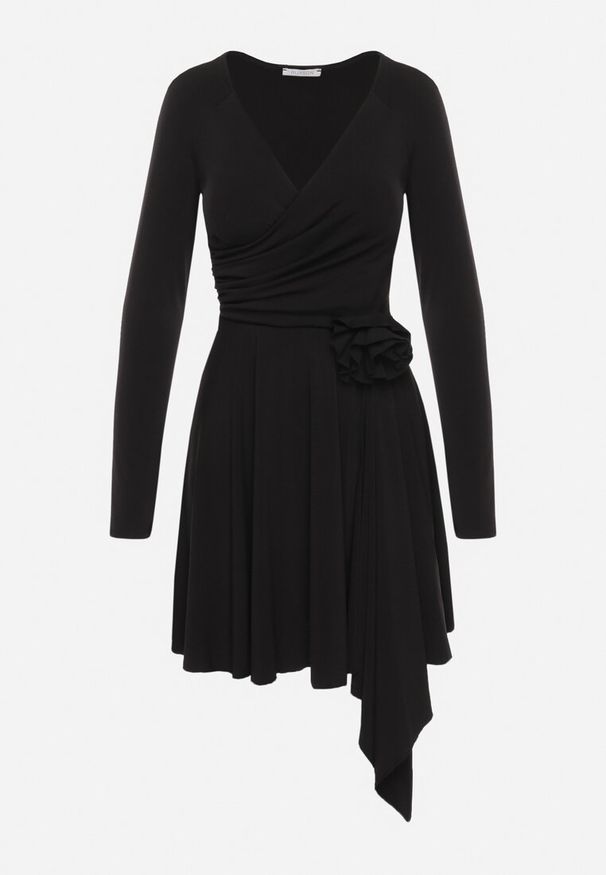 Born2be - Czarna Asymetryczna Sukienka Koktajlowa z Odpinaną Kwiatową Broszką Grangerra. Kolor: czarny. Wzór: kwiaty. Typ sukienki: asymetryczne. Styl: wizytowy