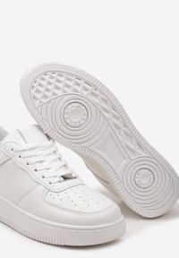 Born2be - Białe Sneakersy Sznurowane o Klasycznym Fasonie Kauma. Nosek buta: okrągły. Zapięcie: sznurówki. Kolor: biały. Materiał: materiał. Obcas: na obcasie. Wysokość obcasa: niski #6