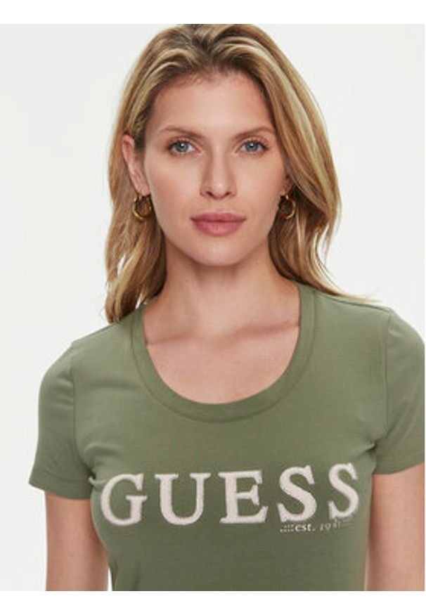 Guess T-Shirt Pony Hair W4RI45 J1314 Zielony Slim Fit. Kolor: zielony. Materiał: bawełna