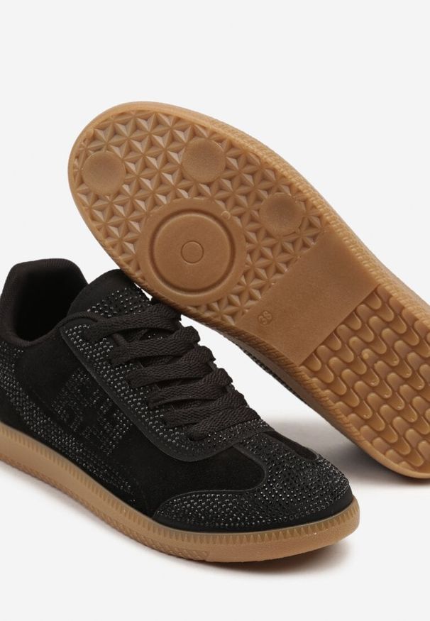 Renee - Czarne Sneakersy Tenisówki Ozdobione Cyrkoniami Amoiona. Okazja: na co dzień. Zapięcie: sznurówki. Kolor: czarny. Materiał: jeans. Wzór: aplikacja. Obcas: na płaskiej podeszwie