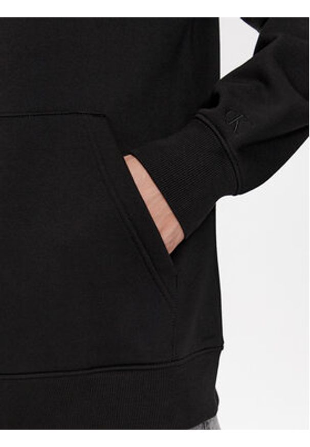Calvin Klein Jeans Bluza Modern Metals Graphic J30J324626 Czarny Regular Fit. Kolor: czarny. Materiał: syntetyk, bawełna