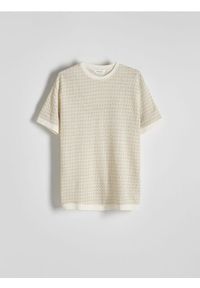 Reserved - Strukturalny t-shirt regular fit - beżowy. Kolor: beżowy. Materiał: dzianina
