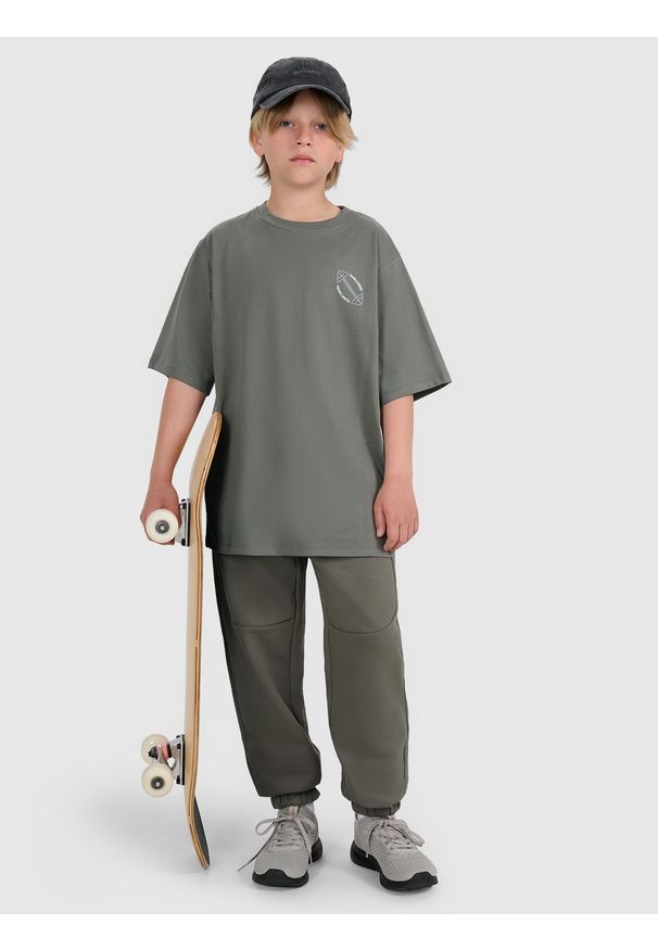 4f - 4F T-shirt oversize z nadrukiem chłopięcy - szary 122 (6-7 lat). Okazja: na co dzień. Kolor: szary. Materiał: jersey, bawełna, materiał. Wzór: nadruk. Sezon: lato. Styl: casual, klasyczny, sportowy