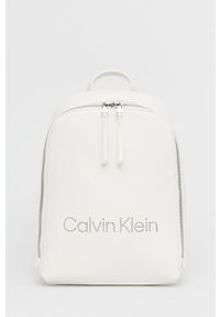 Calvin Klein plecak damski kolor biały mały gładki. Kolor: biały. Materiał: poliester. Wzór: gładki