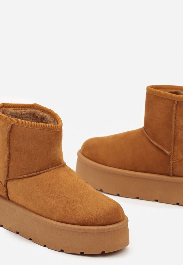 Born2be - Brązowe Śniegowce na Platformie z Wsuwaną Cholewką Irialia. Okazja: na co dzień, do pracy. Zapięcie: zamek. Kolor: brązowy. Materiał: wełna, jeans. Szerokość cholewki: normalna. Sezon: zima. Obcas: na platformie. Styl: elegancki, casual