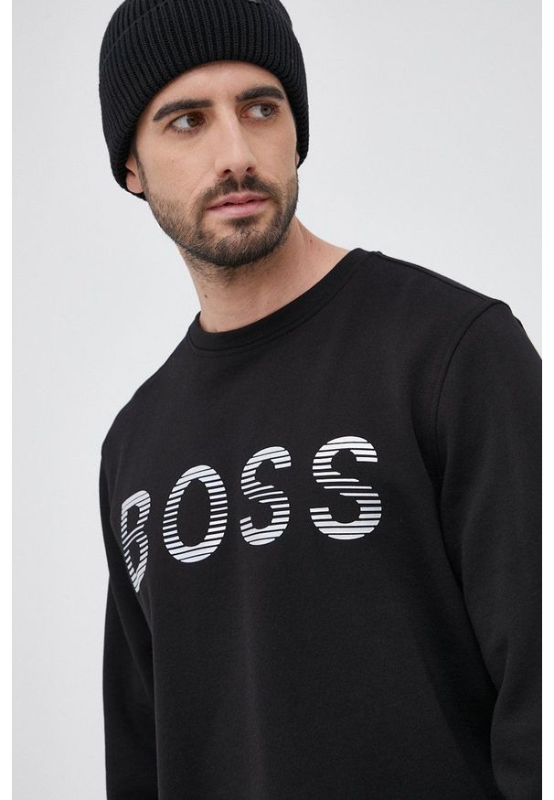 BOSS - Boss Bluza bawełniana męska kolor czarny z aplikacją. Okazja: na co dzień. Kolor: czarny. Materiał: bawełna. Wzór: aplikacja. Styl: casual