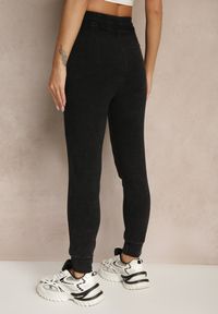 Renee - Czarne Dresowe Spodnie Joggery z Bawełny z Gumką i Sznureczkiem w Talii Kaithira. Okazja: na co dzień. Kolor: czarny. Materiał: dresówka, bawełna. Styl: elegancki, casual #5
