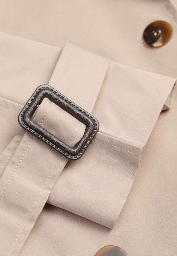 Renee - Beżowy Dwurzędowy Płaszcz Trencz z Paskiem Ninnolia. Okazja: na spacer, do pracy. Kolor: beżowy. Materiał: jeans. Wzór: aplikacja. Styl: elegancki, klasyczny