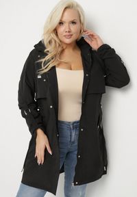Born2be - Czarna Kurtka Parka Taliowana Ohlina. Kolekcja: plus size. Kolor: czarny. Styl: elegancki #7