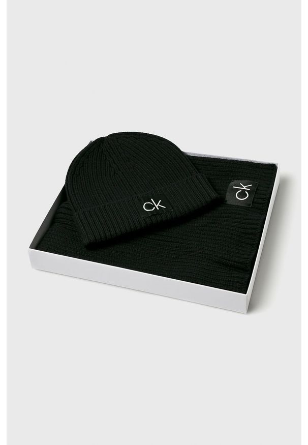 Calvin Klein - Czapka + szalik. Kolor: czarny. Materiał: bawełna, kaszmir, dzianina. Wzór: gładki