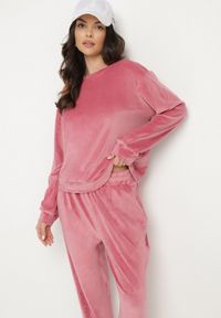Born2be - Różowy Welurowy Komplet Dresowy Bluza i Spodnie Typu Jogger Lisilwena. Kolor: różowy. Materiał: dresówka, welur. Sport: turystyka piesza #7
