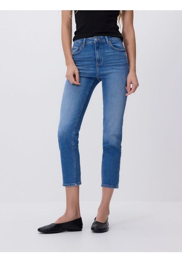 Reserved - Jeansy straight - niebieski. Kolor: niebieski