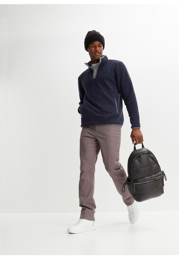 bonprix - Bluza z polaru ze stójką, praktycznymi kieszeniami i kontrastowymi detalami. Typ kołnierza: kołnierzyk stójkowy. Kolor: niebieski. Materiał: polar
