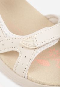 Renee - Jasnobeżowe Sandały z Wkładką ze Skóry Naturalnej i Zapięciem na Rzep Sambuca. Zapięcie: rzepy. Kolor: beżowy. Materiał: skóra. Sezon: lato. Styl: elegancki #4