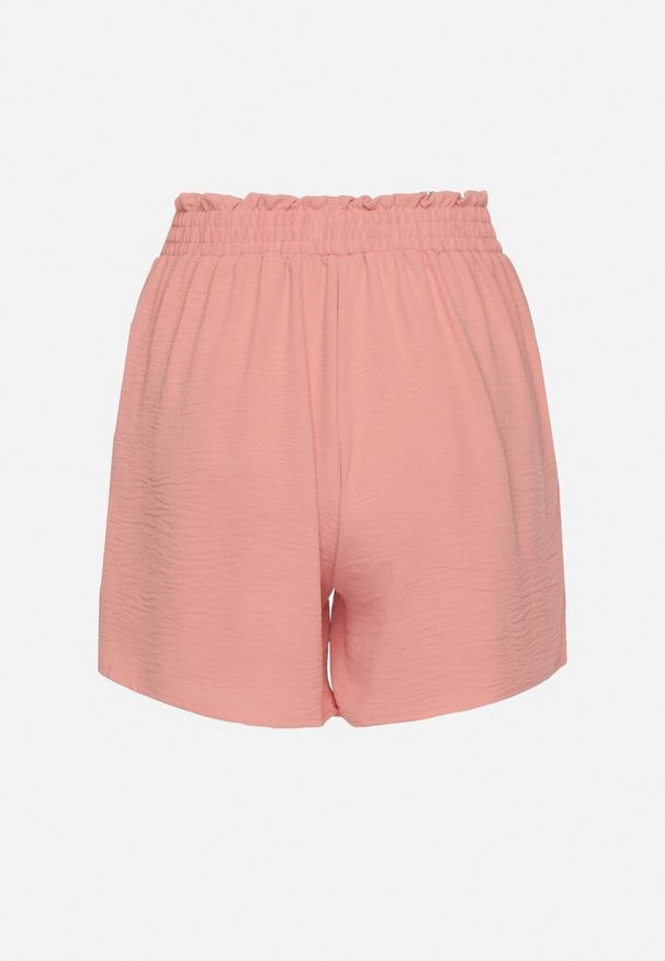 Born2be - Różowe Szorty z Wysokim Stanem i Gumką w Talii Zdobione Wiązaniem Mevalica. Okazja: na co dzień. Stan: podwyższony. Kolor: różowy. Długość: krótkie. Wzór: aplikacja. Styl: casual, elegancki